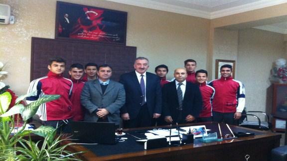 İlçemiz Zeytinli Bahçe Mesleki ve Teknik Anadolu Lisesi Öğrencileri Futbol Takımı İl Şampiyonu Oldu.