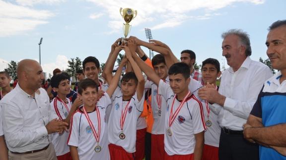 İlçeimiz Ertuğfrul Gazi Ortaokulu Mersin Taraftarları Futbol Turnuvasında Birinci Oldu