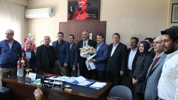Akparti İlçe Yönetimi 24 Kasım Öğretmenler Günü Nedeniyle Müdürümüzü Ziyaret Ettiler