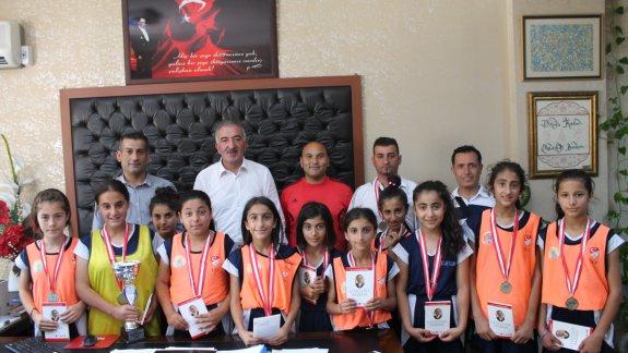 İlçemiz Mimar Sinan Ortaokulu Futsal Kız Takımı  ´´Futsal Küçük Kızlar İl Birincisi´´ oldu