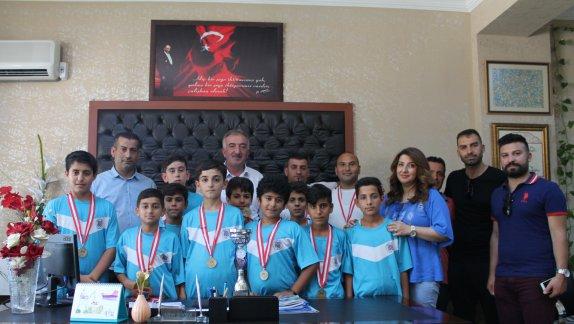 İlçemiz Mimar Sinan Ortaokulu Futsal Erkek Takımı ´´Futsal Küçük Erkekler İl Birincisi´´ oldu
