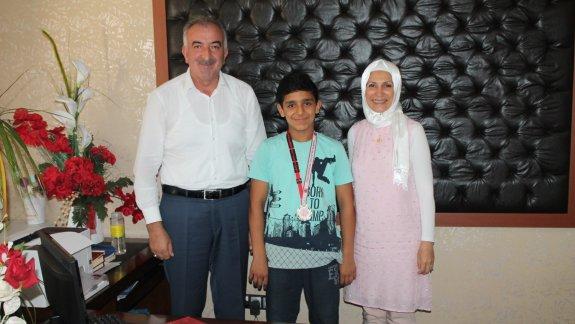 İlçemiz İmam Gazali İmam Hatip Ortaokulu Öğrencisi Mahmut Çakar, Türkiye Muaythai Şampiyonasında  ´´Türkiye İkincisi Oldu´´