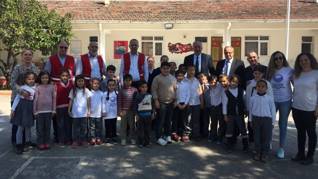 Türk Kızılayı ve Mersin Tebessüm Gönülleri Derneğinden İlçemiz Demirhisar İlkokuluna Destek