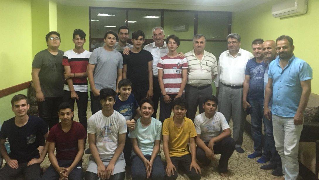 Müdürümüz, Mersin Anadolu İmam Hatip Lisesi Yatılı Öğrencileri İle Birlikte İftar Yaptı