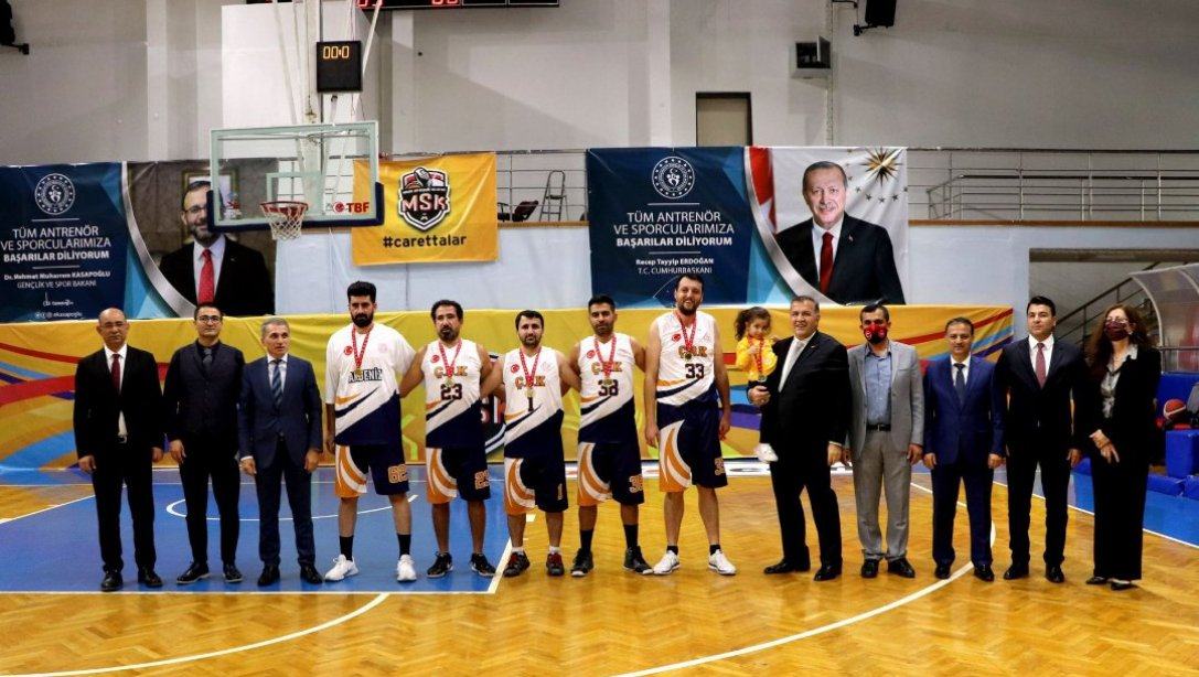 24 Kasım Öğretmenler Günü Erkekler Basketbol Turnuvasında Şampiyonuz