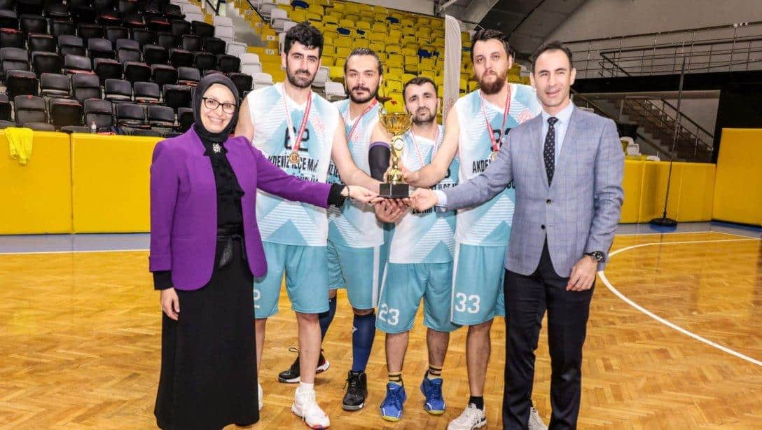 24 KASIM ÖĞRETMENLER GÜNÜ ETKİNLİKLERİ KAPSAMINDA DÜZENLENEN BASKETBOL TURNUVASINDA AKDENİZ İLÇE MİLLİ EĞİTİM MÜDÜRLÜĞÜ BASKETBOL TAKIMI ŞAMPİYON
