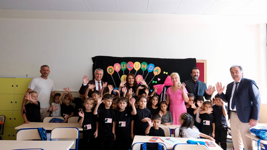 TBMM Başkanlık Divanı Kâtip Üyesi Ak Parti Mersin Milletvekili Av. Havva Sibel Söylemez yeni yapılan Yenitaşkent Yusuf Bayık İlkokulu/Ortaokulu'nu ziyaret etti.