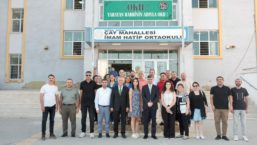 Akdeniz Kaymakamımız ve Akdeniz Belediye Başkan Vekili Zeyit Şener, İlçe Milli Eğitim Müdürümüz Saim Demir ile birlikte ilçemizdeki okulları ziyaret etti.